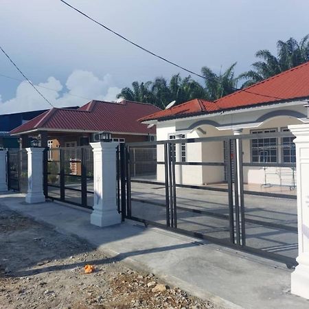 Cempaka Homestay باريت راجا المظهر الخارجي الصورة