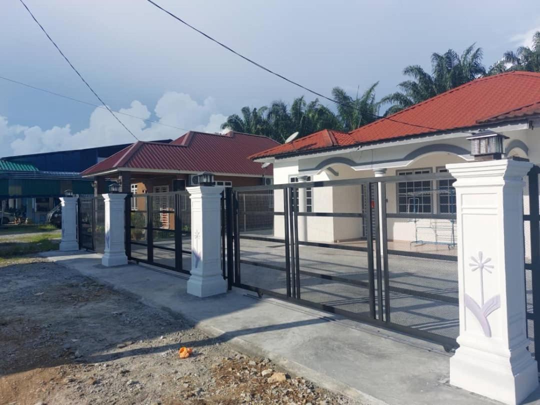 Cempaka Homestay باريت راجا المظهر الخارجي الصورة
